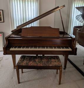lot 66 image: Kimball Baby Grand Piano
