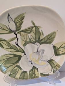 lot 73 image: Three Red Wing Floral Plates