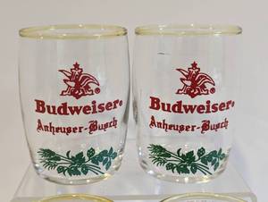 lot 81 image: Vintage Budweiser Beer Barrel Glasses