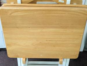 lot 86 image: Blonde Wood TV Tray Set