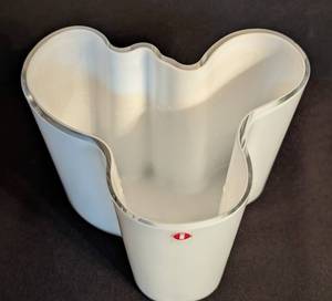lot 95 image: iitala Alvar Aalto Opaque White Glass Vase