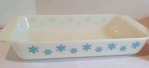 lot 97 image: Two Pyrex Casserole Dishes