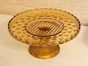 lot 41 image: Vintage Anchor Hocking Fairfield Amber Glass Pedestal Cake Plate