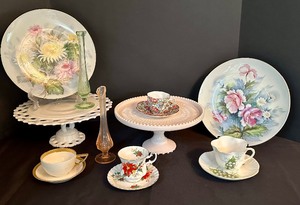 lot 49 image: Variety of Vintage Glassware