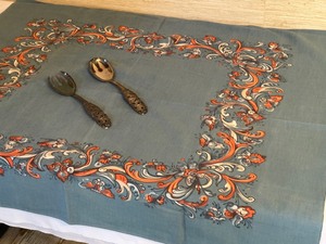 lot 384 image: Scandinavian Table Linen and Two Piece Serving Utensils
