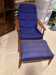 lot 1 image: Mid Century Modern Chair and Ottoman