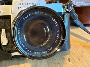 lot 385 image: Two Vintage Film Cameras