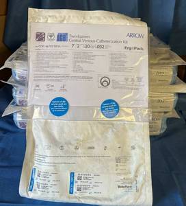 lot 117 image: 8 Arrow ARROWgard Blue One Lumen CVC Kit and Arrow AGB Two-Lumen Central Venous Catheterization Kit Expiration 4-23