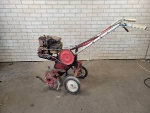 lot 740 image: Snapper Tiller with 5HP Briggs & Stratton Engine - N O SHIPPING