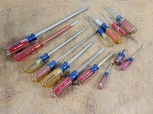 lot 779 image: (15) Craftsman Screwdrivers