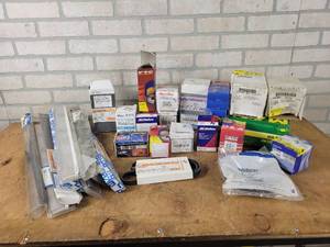 lot 805 image: Lot of New Old Stock Auto Parts and Filters