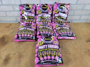 lot 810 image: (168) illooms LED Light Up Balloons - (7) Packs of 24