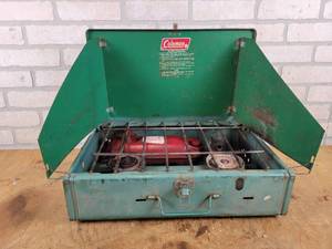 lot 844 image: Vintage COLEMAN Pressure Camp Stove - Model No. 425E
