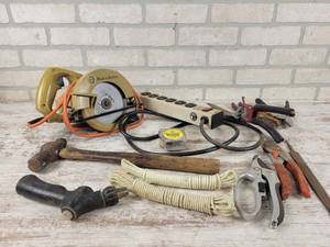 lot 878 image: Black & decker Circular Saw, Ballpeen Hammer, Shears and More - NO SHIPPING