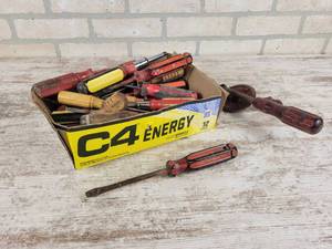 lot 894 image: Lot of Assorted Screwdrivers and Hand Drill