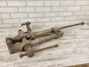 lot 899 image: Antique 5 Blacksmith Post Vise - NO SHIPPING
