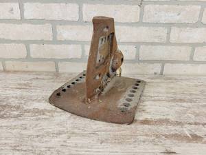 lot 903 image: Steel Mounted Log Splitter - NO SHIPPING
