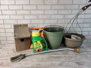 lot 922 image: Garden Sprayer, Plant Food, Ant Killer, Posts and More - NO SHIPPING