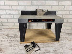 lot 927 image: Black & Decker Router Table - NOS HIPPING