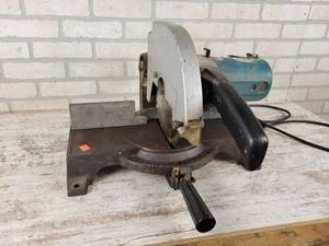 lot 941 image: 10 Miter Saw - Does Not Power On - NO SHIPPING