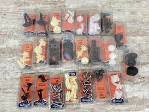 lot 985 image: Lot of new packages of Auto fasteners - Mostly GM