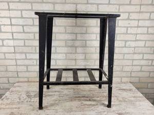 lot 993 image: Metal Stand for a 10 Gallon Fish Tank - NO SHIPPING