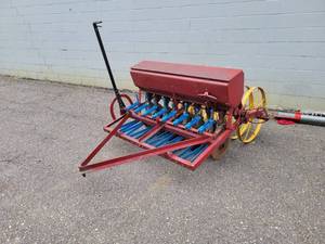 lot 705 image: 8-Row Seeder  Seed Drill - Pulled by ATV or Garden Tractor - Nice Clean Unit - NO SHIPPING