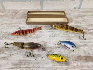 lot 1032 image: Antique Fishing Lures, Busch Light Lure and More
