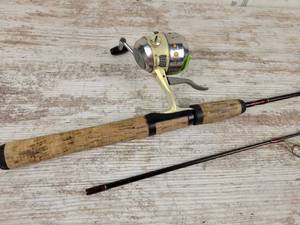 lot 1035 image: Pflueger Model 1806 Spincast Reel and Pflueger Underspin Graphite 46 Rod - NO SHIPPING