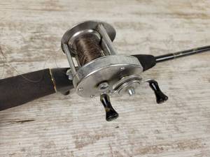 lot 1037 image: South Bend Model No. 790 Baitcast Reel and Rod - NO SHIPPING