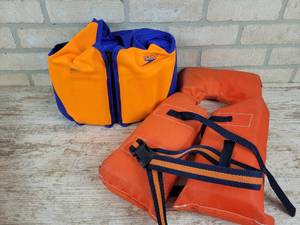 lot 1041 image: SPEEDO 24 Life Vest and Life Jacket - Both are Childrens Size