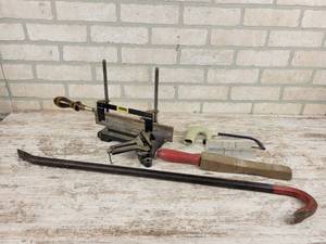 lot 1042 image: 30 Crowbar, Miter Sets and More - NO SHIPPING