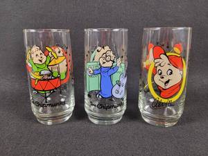 lot 166 image: (3) 1985 The Chipmunks Glass Tumblers - Alvin, Simon & Theodore