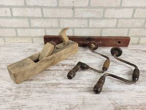 lot 178 image: Antique Block Plane, STANLEY Solid Cherry Level and (2) Hand Drills