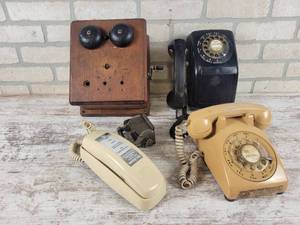 lot 272 image: Antique and Vintage Telephones