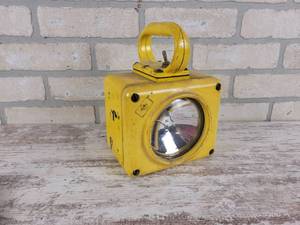 lot 275 image: 1950s US NAVY Battle Lantern - WORKS