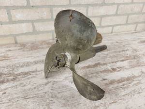 lot 298 image: Vintage Solid Brass Boat Prop and Shaft