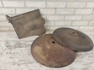 lot 303 image: Cast iron Hog Oiler Sides (15 Diameter) and John Deere Cast Iron Plate - NO SHIPPING