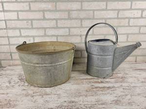 lot 305 image: Vintage Galvanized Wash Tub and Watering Can - NO SHIPPING