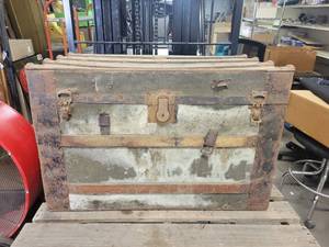 lot 318 image: Antique Travel Trunk - NO SHIPPING