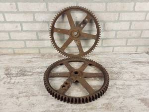 lot 323 image: (2) Matching Antique Cast Iron Gears - 14.5 Diameter - NO SHIPPING
