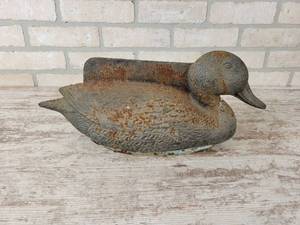 lot 386 image: Cast Iron Duck Boot Scraper - DOTSON Iron Casting Mankato, MN