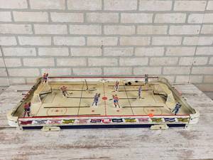 lot 408 image: Vintage Tin Hockey Game - Munro Games - NO SHIPPING