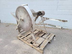 lot 35 image: Antique 30 Blade Buzz Saw - NO SHIPPING