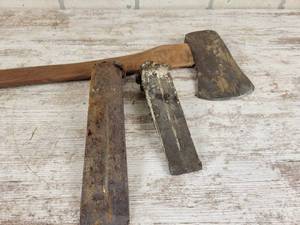lot 482 image: Axe and (2) Splitting Wedges - NO SHIPPING