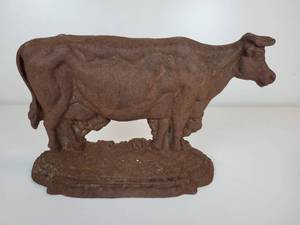 lot 77 image: Cast Iron Cow Doorstop