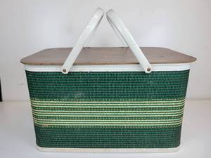 lot 80 image: Vintage Picnic Basket