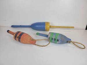 lot 86 image: Lot of (3) Vintage Lobster Buoys