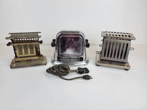 lot 101 image: Lot of (3) Vintage Electric Toasters - THERMAX by Landers, Frary & Clark, Bersted by McGraw Electric Co., Flipflop by Rutenber Electric Co.