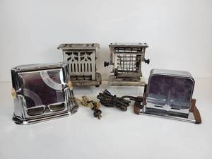 lot 102 image: Lot of (4) Vintage Electric Toasters - SON-CHIEF, Montgomery-Ward, Universal by Landers, Frary & Clark, The Gold Seal Electric Company